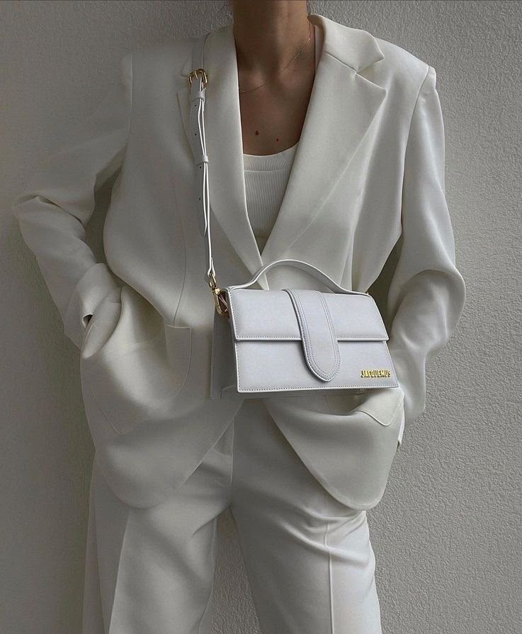 White Jacquemus handbag worn crossbody